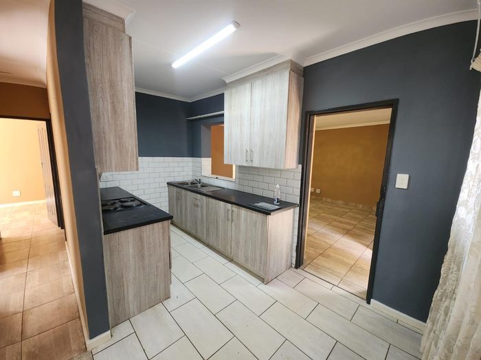 Property #2372975, House Rental Monthly in Rayton Central