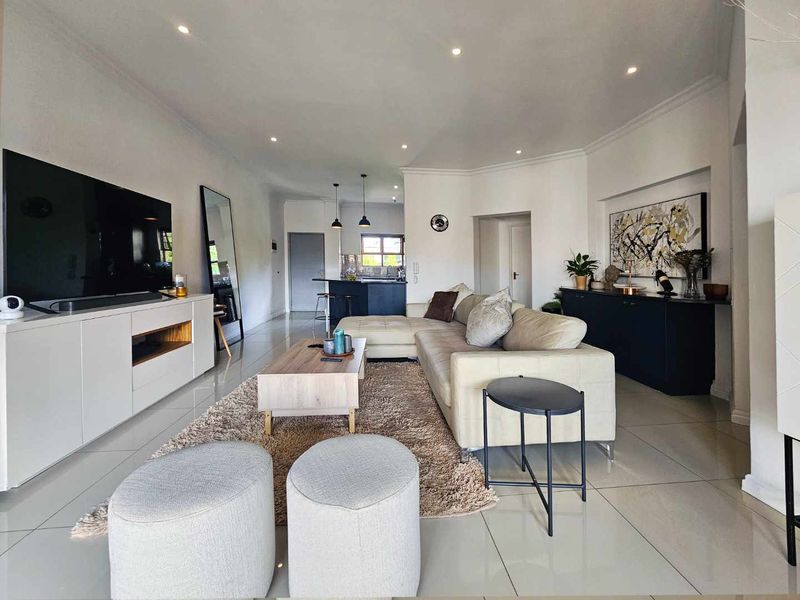 2 bedroom fully furnished apartment in Bryanston - Photo 6