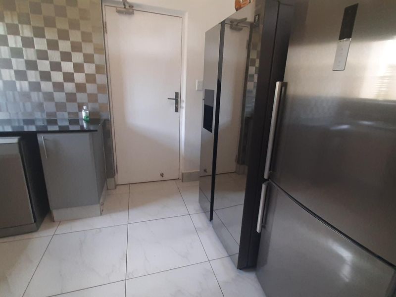 Beautiful Home For Sale in Palm Lakes Estate - Photo 4