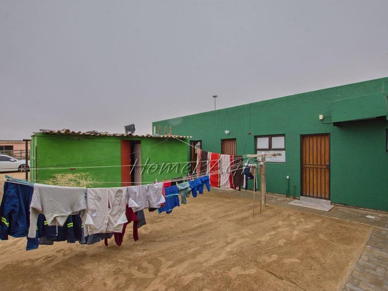 Kuisebmond, Walvis Bay: Home with 2 apartments for sale - Photo 5