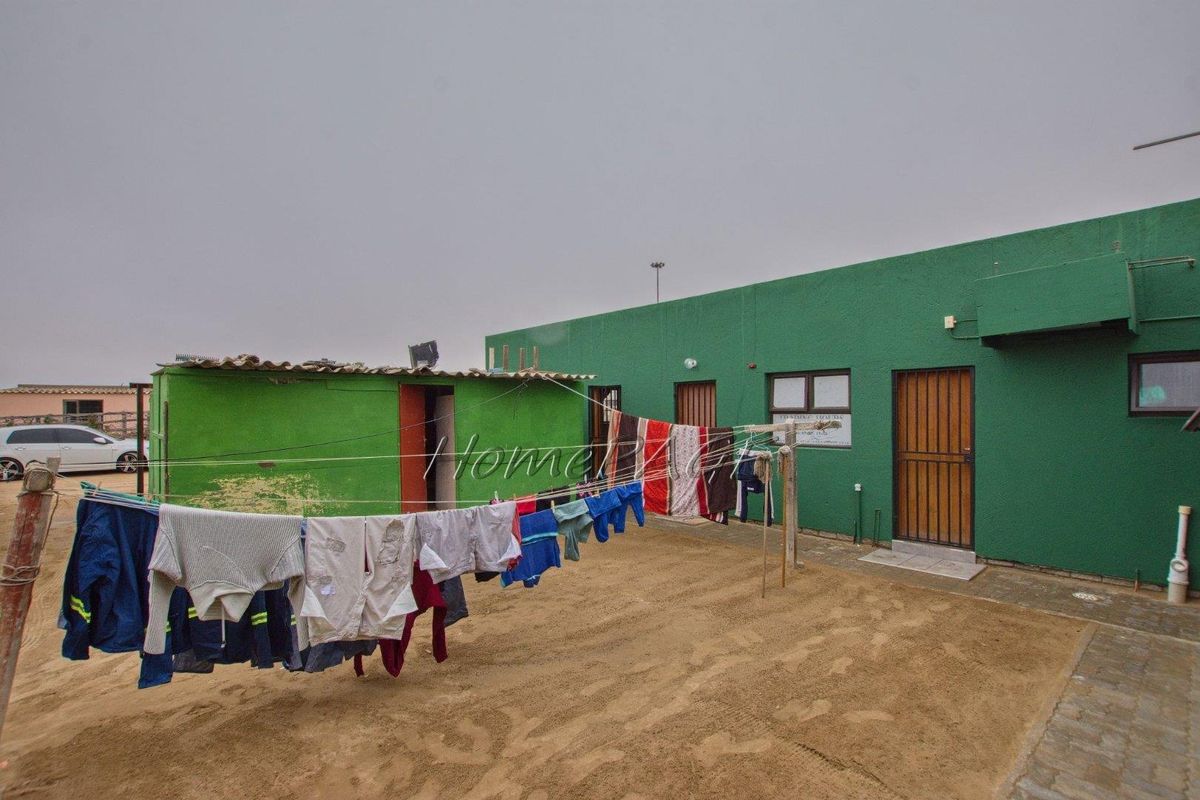 Kuisebmond, Walvis Bay: Home with 2 apartments for sale - Photo 5