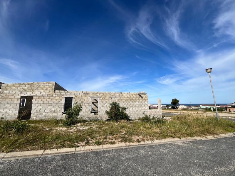 Unfinished Hawston Home: Your Coastal Customisation Opportunity - Photo 2