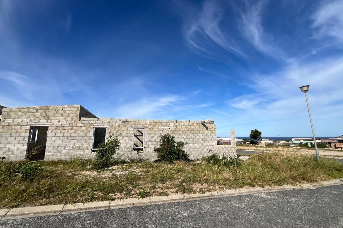 Unfinished Hawston Home: Your Coastal Customisation Opportunity - Photo 2