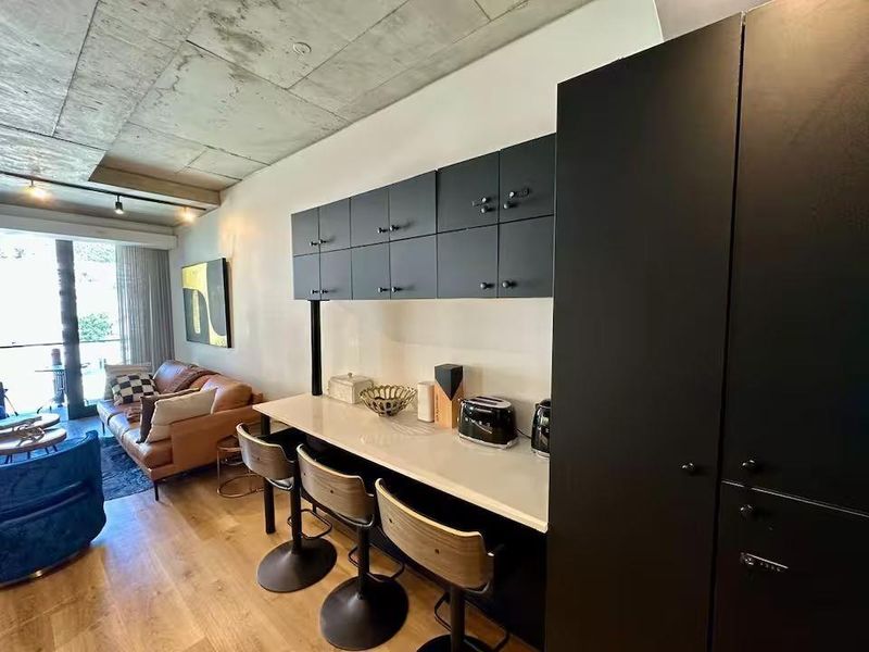 Stylish Apartment at Station House - Photo 2