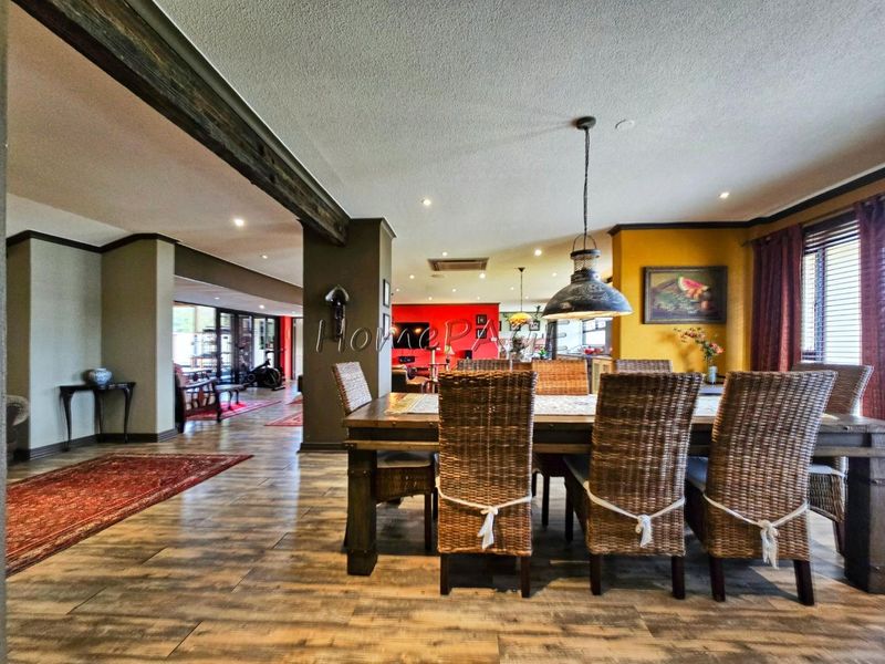 Central Walvis Bay:  BEAUTIFUL, VERY SPACIOUS 5 Bedr home, IN A SOUGHT AFTER POSITION, is for Sale - Photo 9