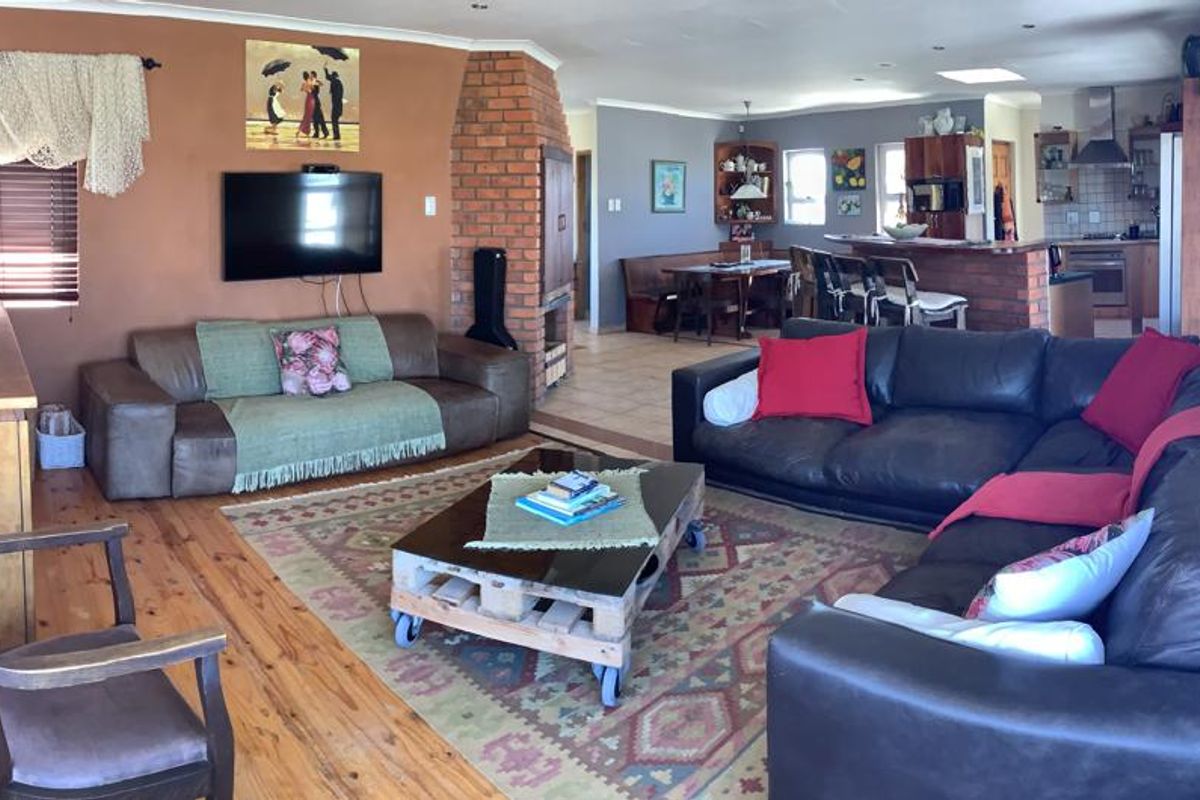 3 Bedroom house with flat for sale - Henties Bay - Photo 2