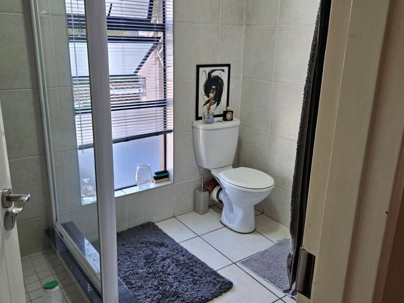 3 bedroom Apartment in Morningside - Photo 7