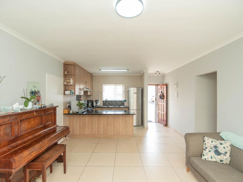 Charming and Low Maintenance - Photo 7