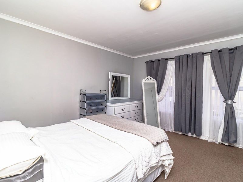 A Well-Loved Home Ready for a New Chapter - Photo 10
