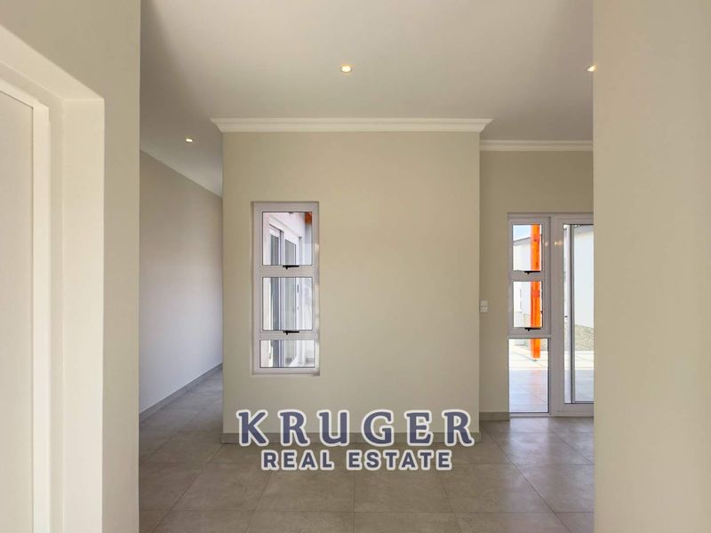 🏡✨ Modern Family Home + Flat – A Must See! - Photo 4