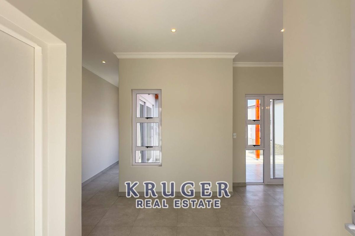 🏡✨ Modern Family Home + Flat – A Must See! - Photo 4