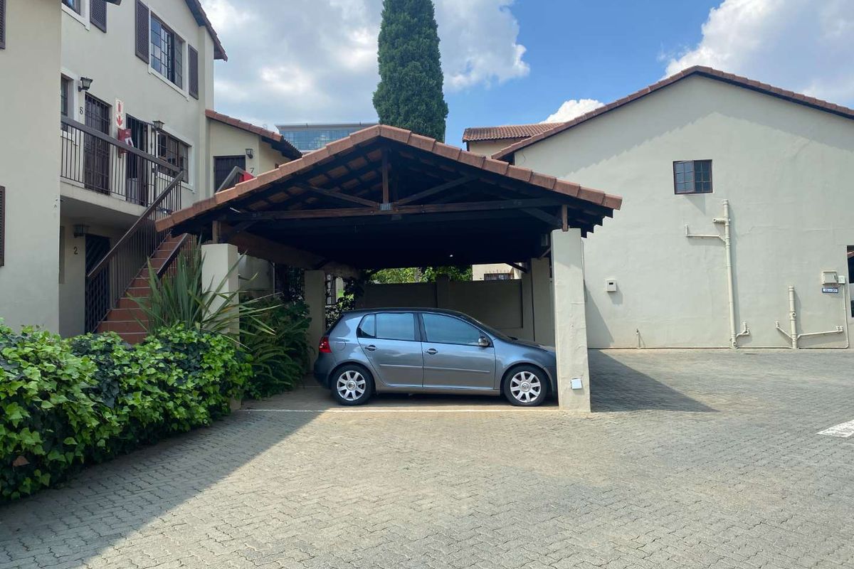 Always in demand! Exceptional location, Spacious "Lock-Up and Go" - Photo 4