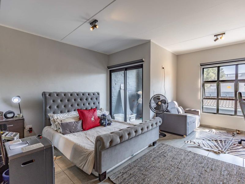 Contemporary Studio Apartment in Sought-After Menlo Park - Photo 6