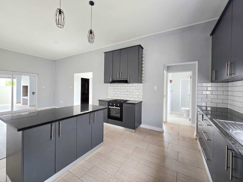The perfect lock-up-and-go property for sale in Stilbaai-Wes. - Photo 6