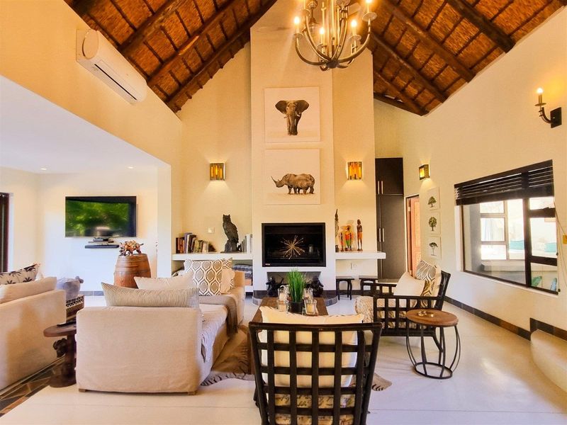 Stunning property in excellent condition with traverse right to Khaya Ndlovu - Photo 10