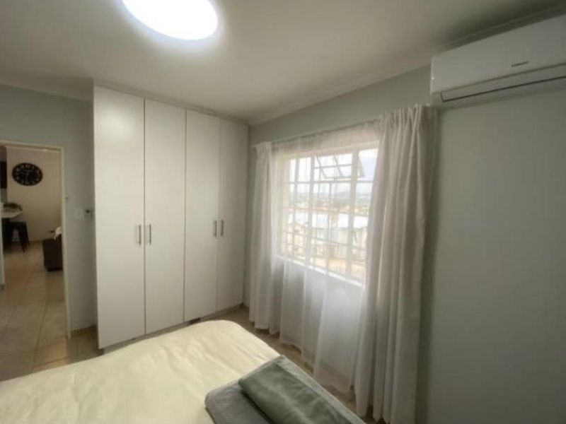 2 Bedroom lock up and go apartment - Photo 6