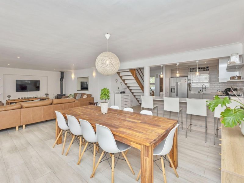 Rare, Spacious Family Home - Flatlet, Home Business Space & Exceptional Entertainment - Photo 5