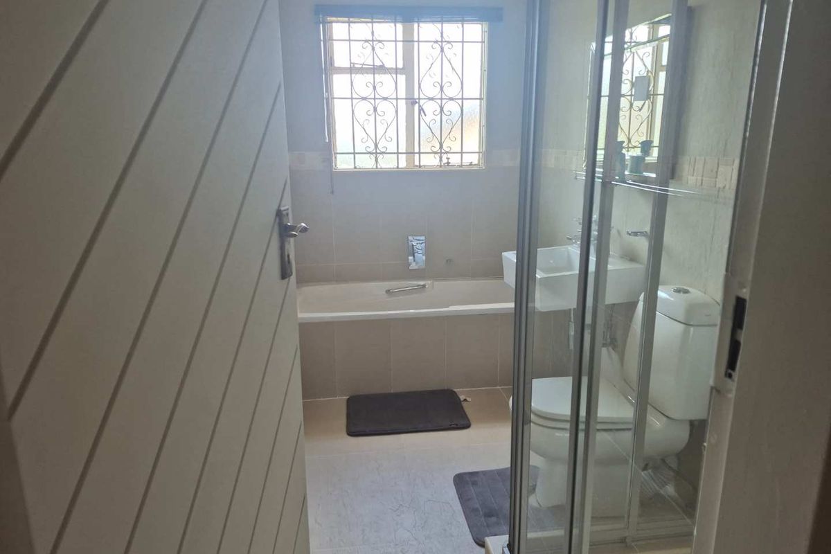 Large  family home,  ideal for large extended family - Photo 5