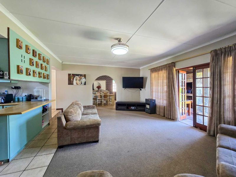 Charming 3 Bedroom family home for sale in Stilbaai-Wes. - Photo 8