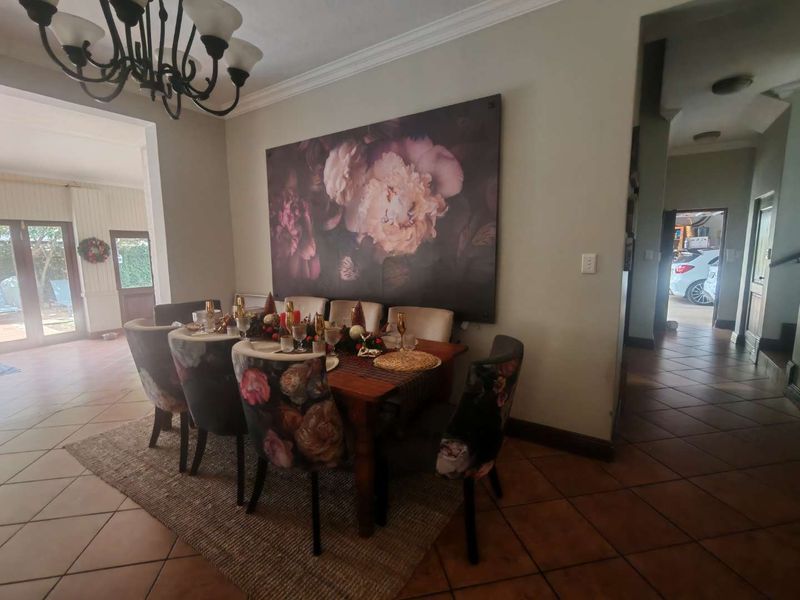 DUAL MANDATE - LOVELY FARMHOUSE STYLE FAMILY HOME - Photo 4