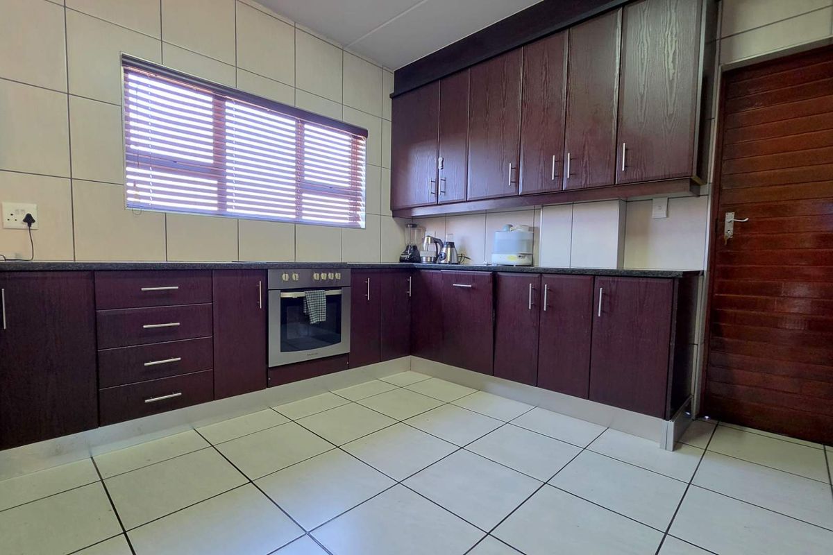 3 Bedroom Duplex / Townhouse for Sale in Riverspray Lifestyle Estate - Photo 4