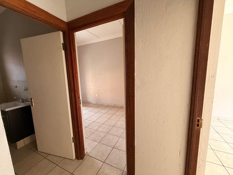 Ground Floor Town House - Photo 9