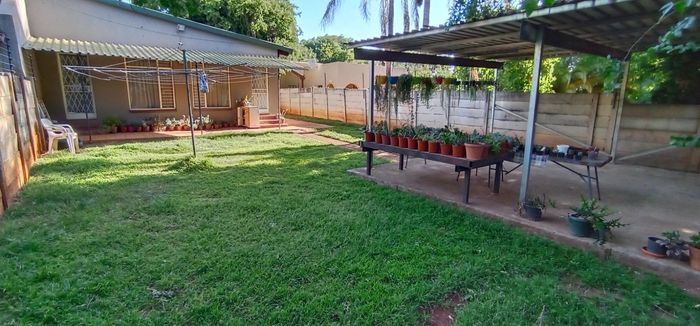 Property #2551198, Cottage Rental Monthly in Meyerspark