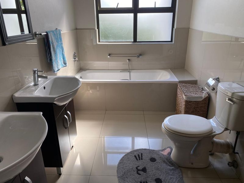 Beautiful 5 Bedroom House for Rental in Palm Lakes Estate - Photo 8