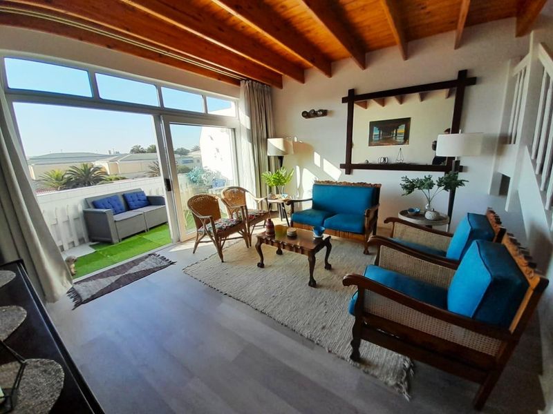 Cosy, Spacious Double Storey Apartment in Central Swakopmund! - Photo 4