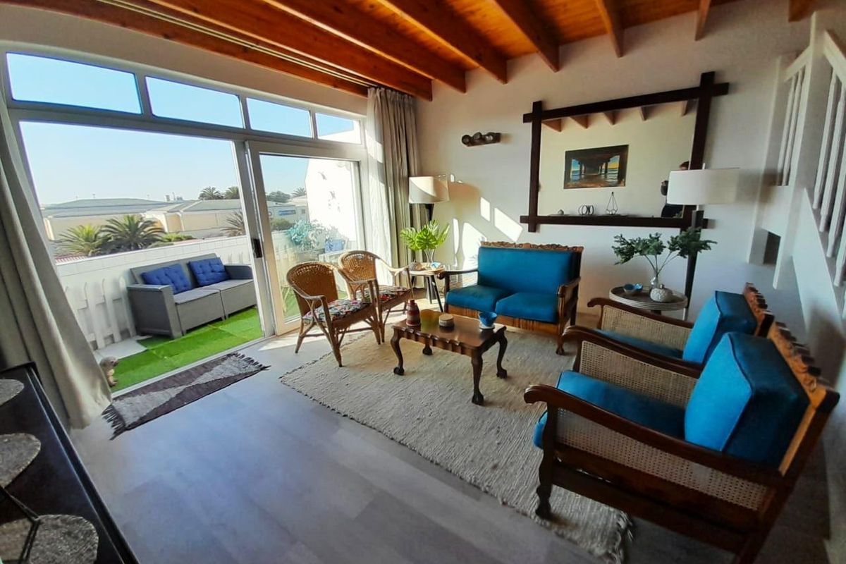Cosy, Spacious Double Storey Apartment in Central Swakopmund! - Photo 4