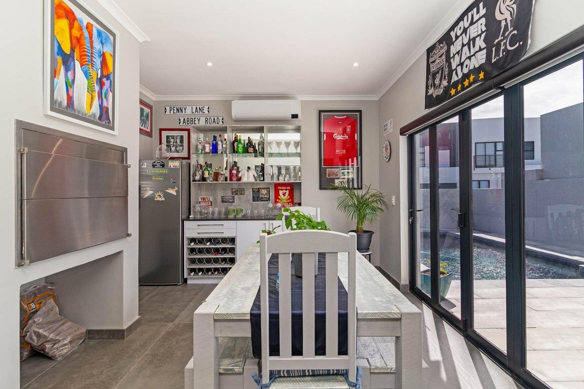 Stunning Architecturally Designed Family Home – A True Entertainer’s Dream in Sought after Sandown - Photo 5