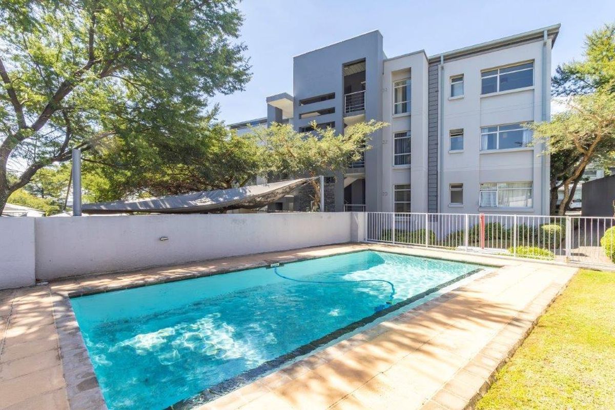 STUPENDOUS 2 BED APARTMENT IN THE ICONIC THE CRESCENT COMPLEX - Photo 3