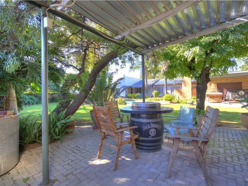 Massive Immaculate family home in prime Brackenhurst! - Photo 8