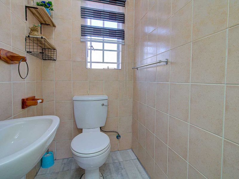 Solar-Powered Savings in Modern Oasis! - Photo 8