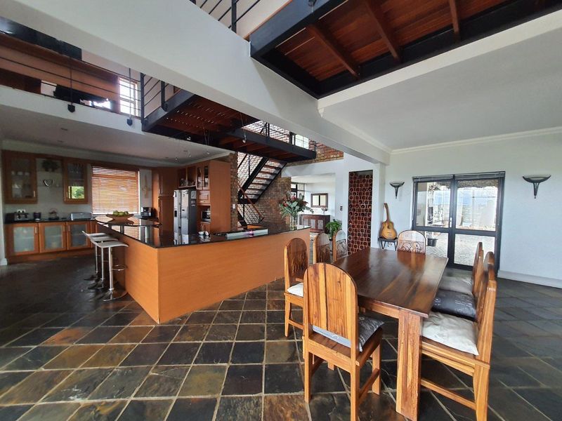 Spacious 3 Bedroom double storey family home with 1 bedroom flat to rent in Oude Westhof - Photo 5