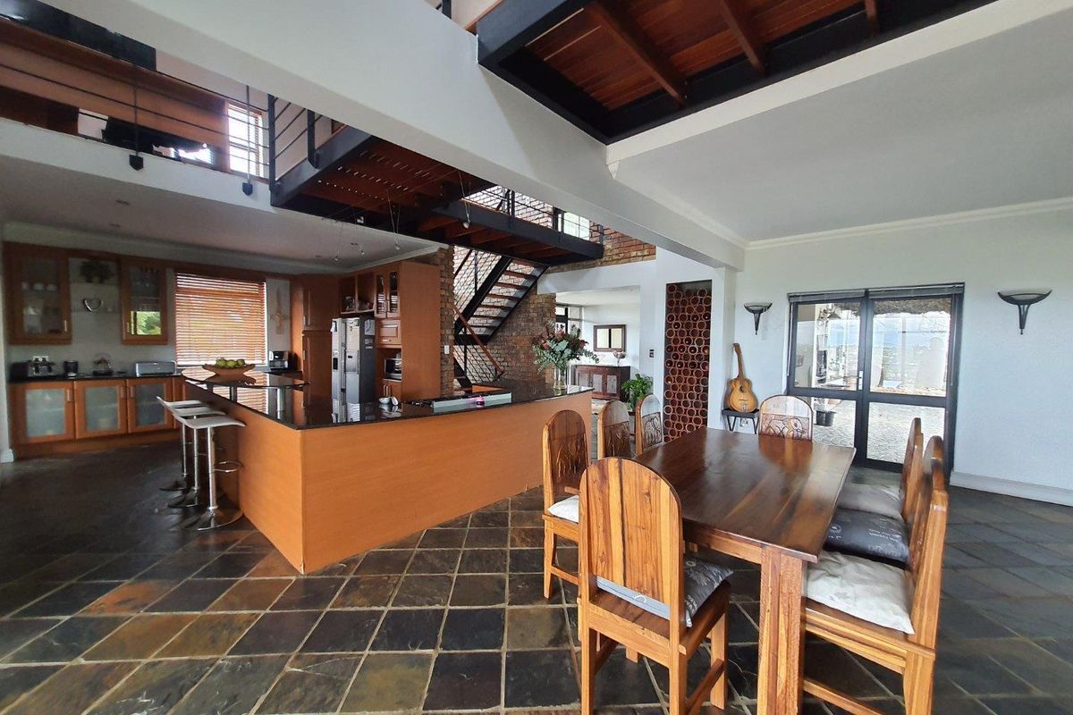 Spacious 3 Bedroom double storey family home with 1 bedroom flat to rent in Oude Westhof - Photo 5
