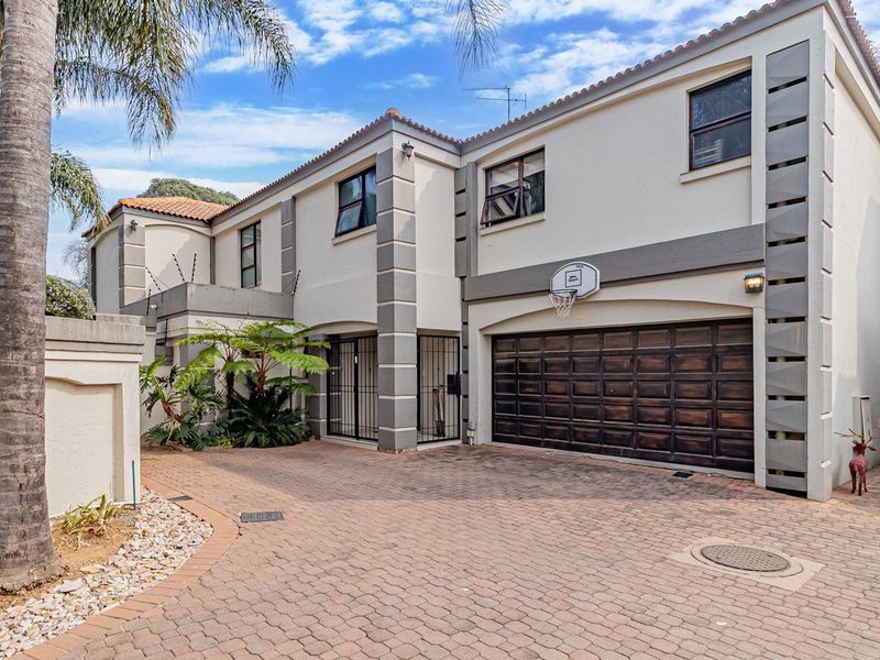 4-Bedroom Family Home with Private Pool & Full Backup Power - Photo 2