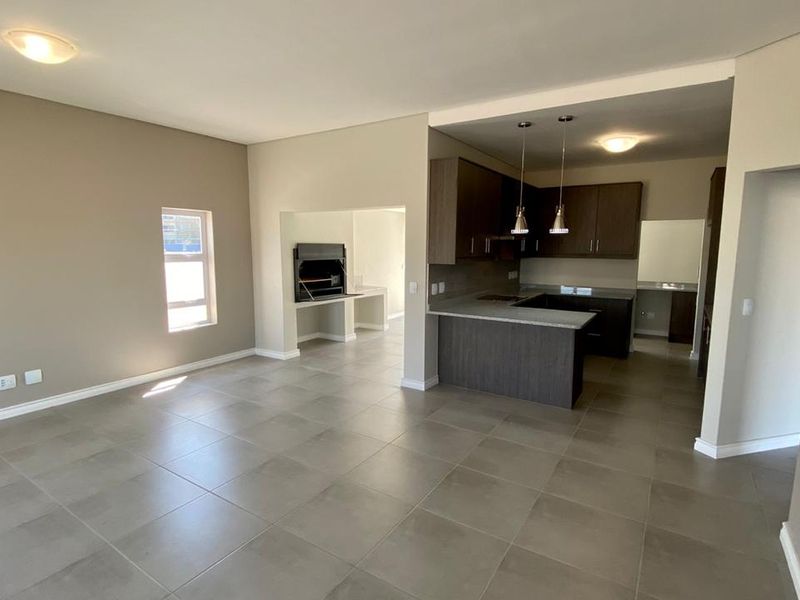Spacious three bedroom house with double garage - Photo 10