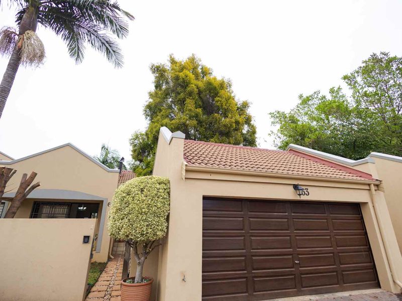 Newly Renovated 3 Bedroom Within Lifestyle Estate - Photo 2