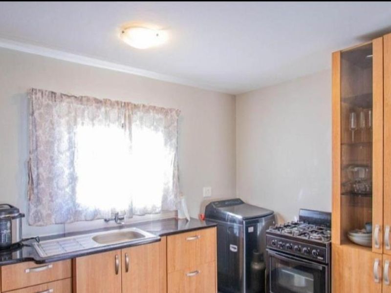 3 Bedroom House In Blue Hills - Photo 2