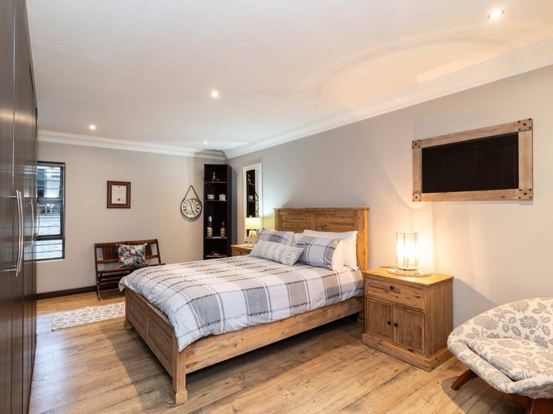 Graceful Living in a Home Designed for Family and Entertaining in a Secured Estate - Photo 4