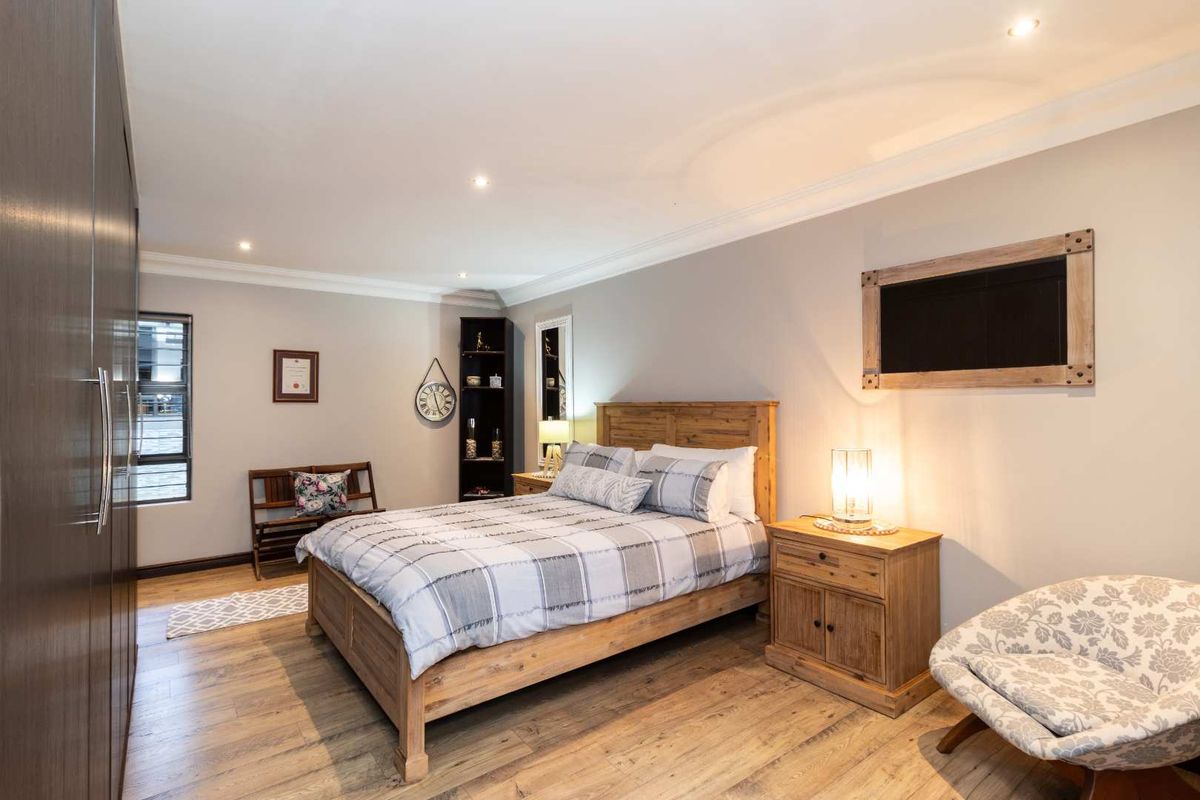 Graceful Living in a Home Designed for Family and Entertaining in a Secured Estate - Photo 4