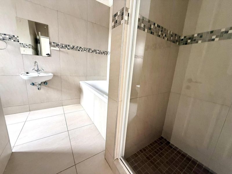 2 Bedroom Townhouse For Sale in Pionierspark Ext 1 - Photo 9