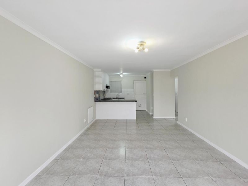 2-Bedroom Apartment in Gardens - Photo 7