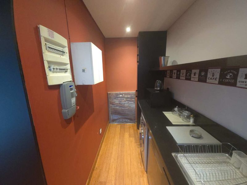 Modern Two-Bedroom Apartment with Stunning Views in Maboneng - Photo 6