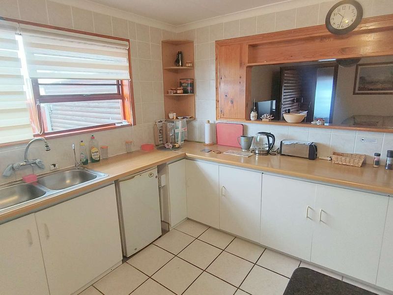 Charming 3 Bedroom House with Sea View in Dana Bay - Photo 2