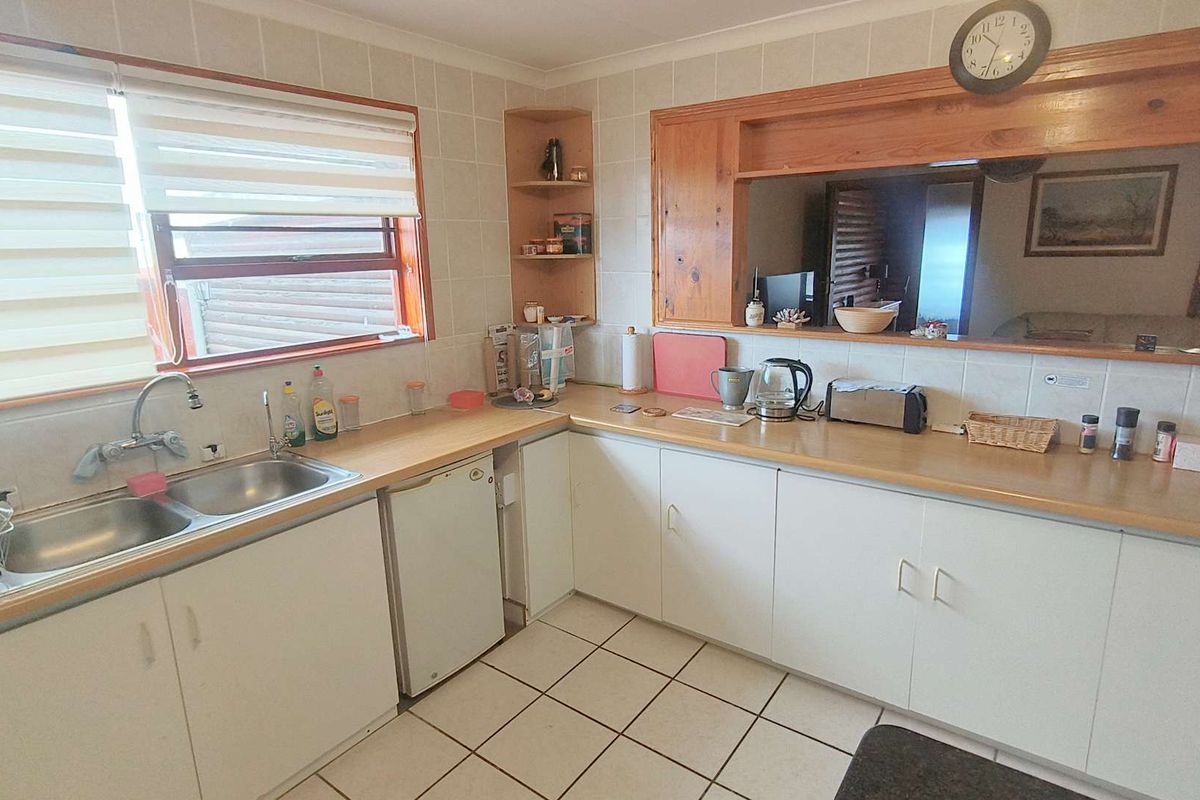 Charming 3 Bedroom House with Sea View in Dana Bay - Photo 2