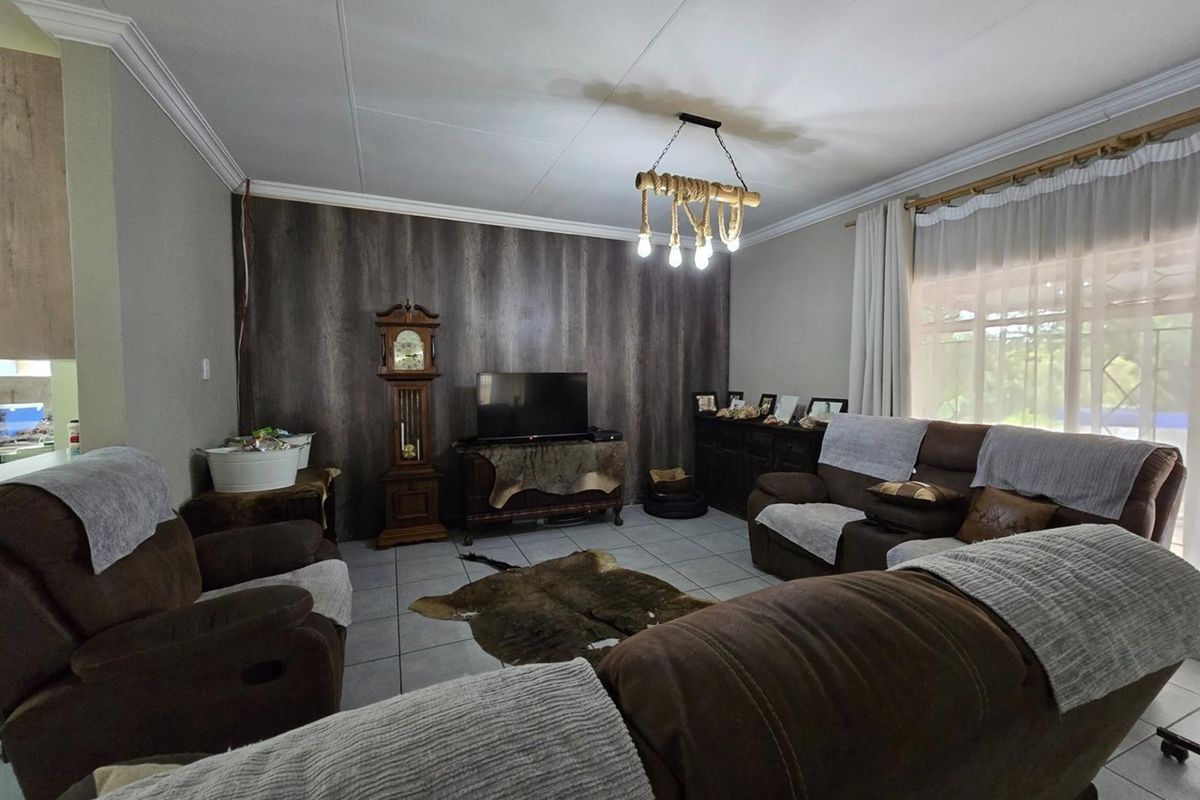 Entertain in Style, Live in Comfort - A Versatile Home Built for Modern Living - Photo 5