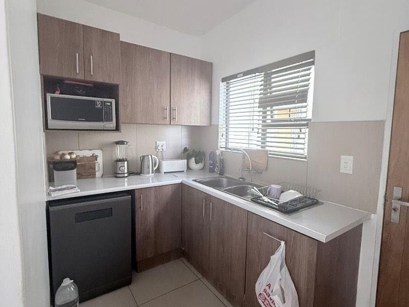 AVIS| SPACIOUS | TOWNHOUSE - Photo 4