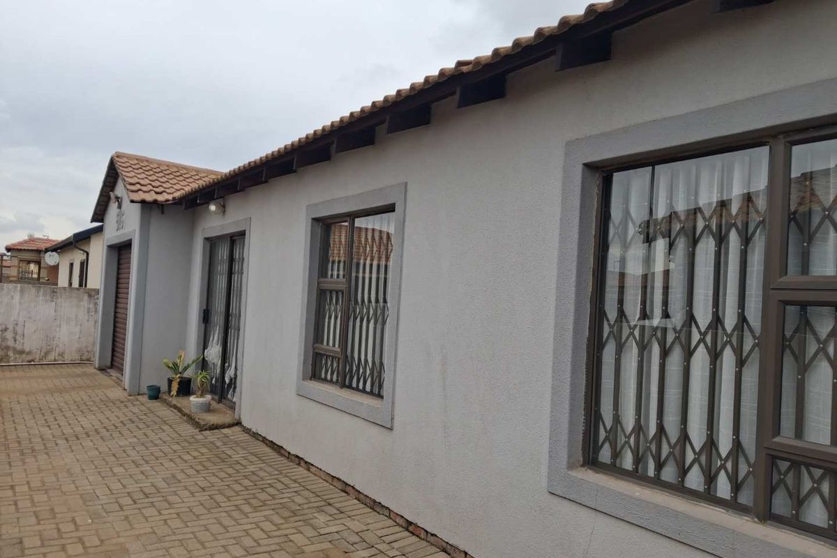 3 Bedroom House For Sale in Vanderbijlpark CE7 - Photo 4